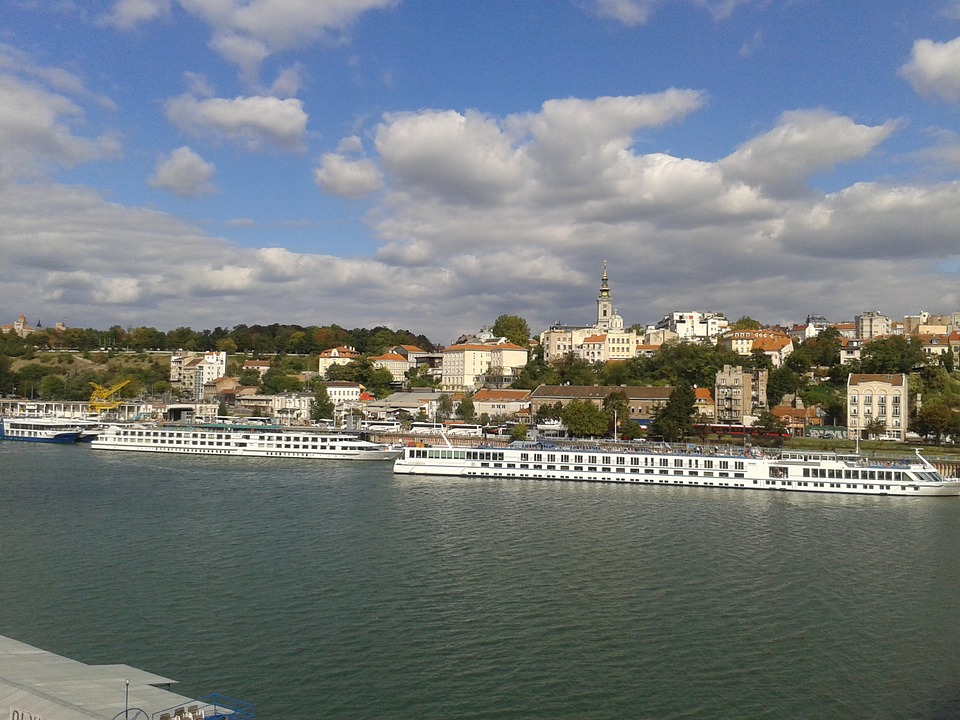 Vistas panorámica del centro histórico de Belgrado; Fuente: alexsrbija, Pixabay