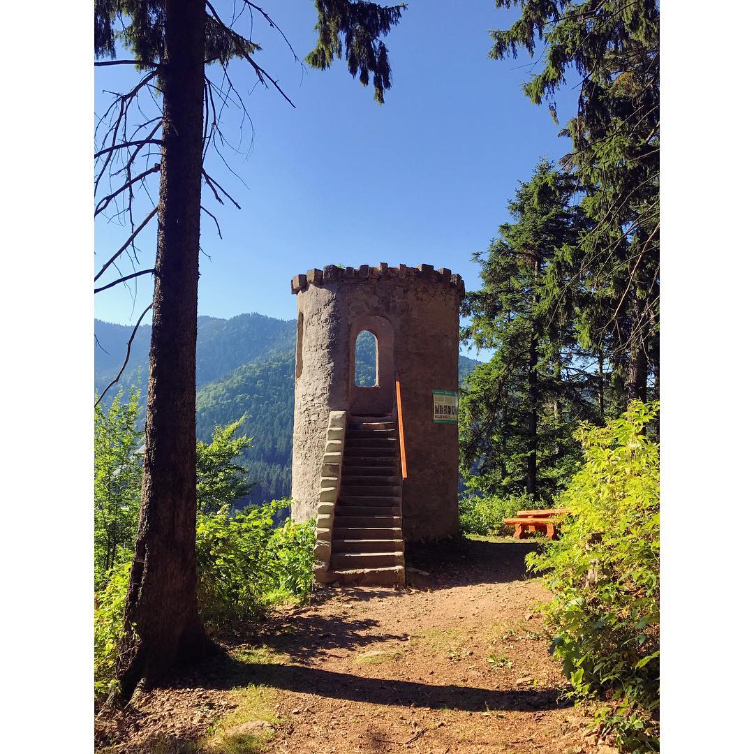 Photo Instagram by @adelline.ina Torre de Apor lugares turísticos con vistas espectaculares