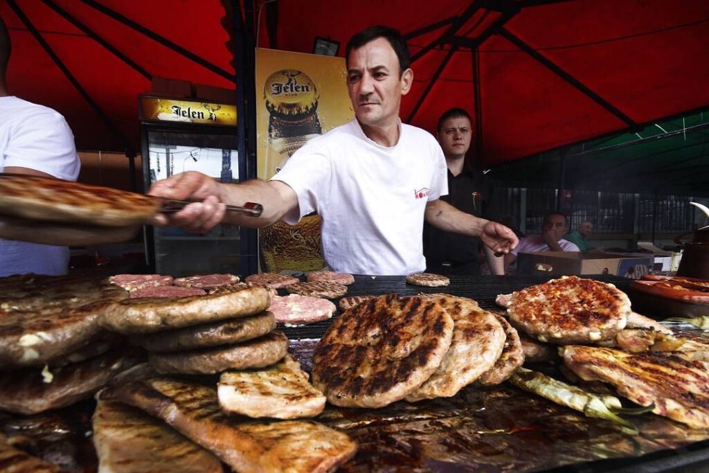 Los festivales en Serbia - Roštiljijada, Fuente: @explorenovisad-Instagram