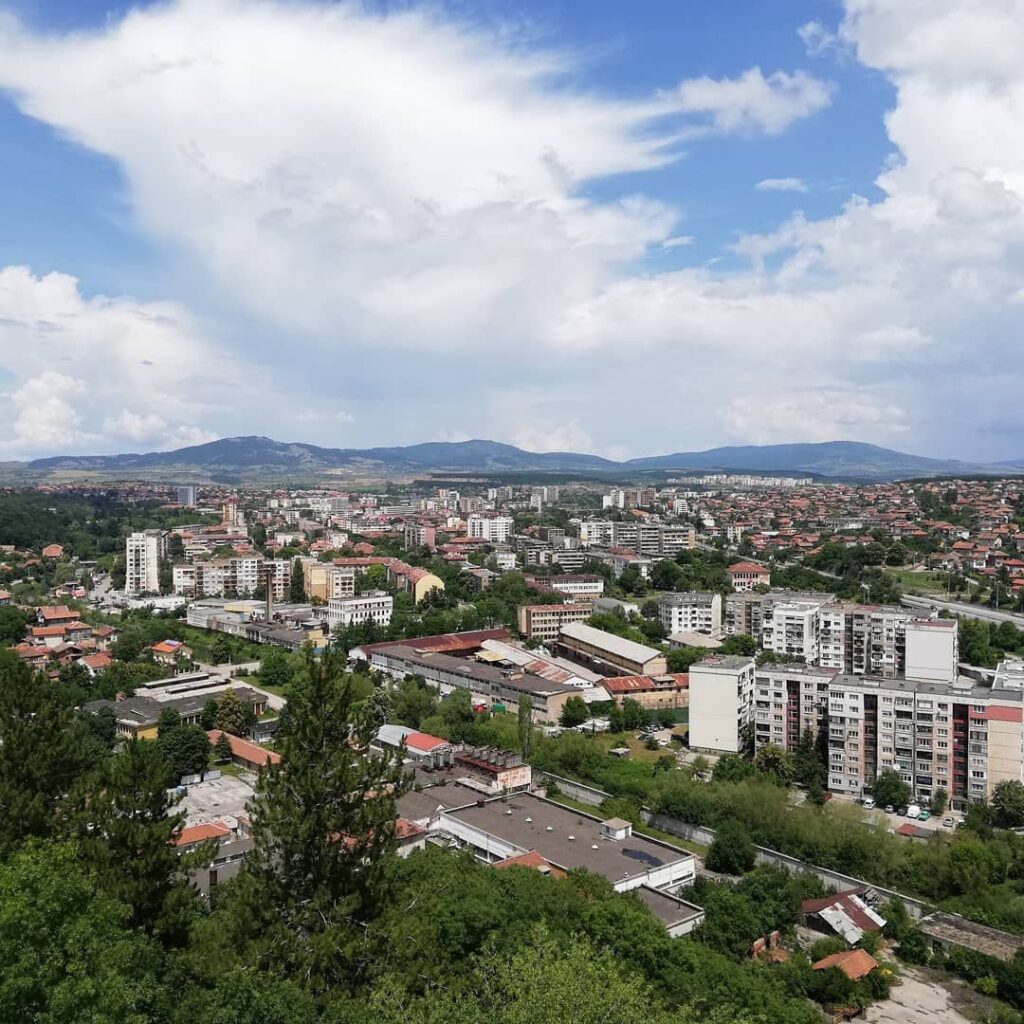 Vistas panorámicas de Pernik, Fuente: @dimitar.yanakiev.geo-Instagram