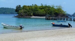 Botes con los que viajas a Isla Coiba